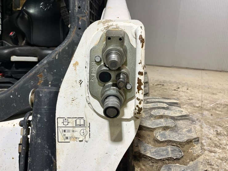 2022-bobcat-s740-image-11