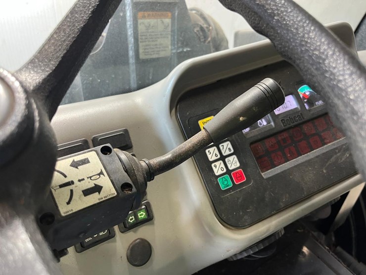 bobcat-5610-toolcat-utility-vehicle-image-29