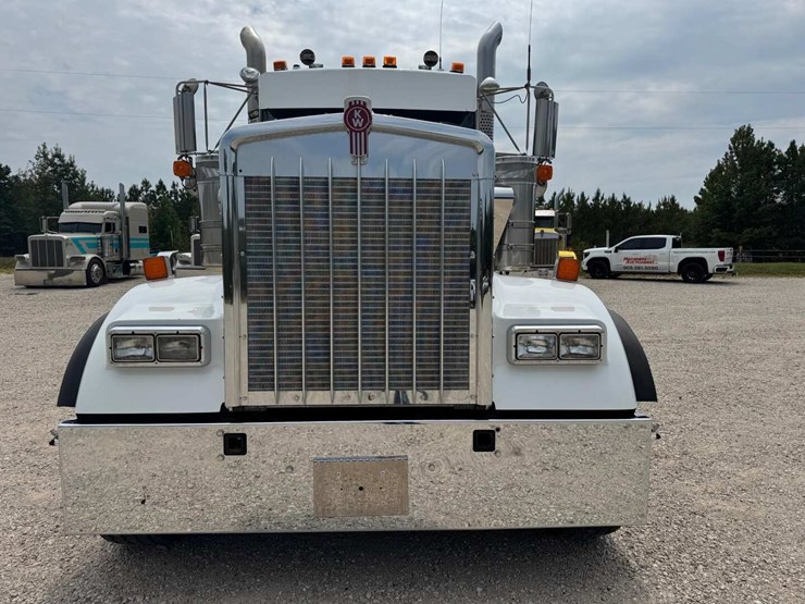 2020-kenworth-w900l-image-2
