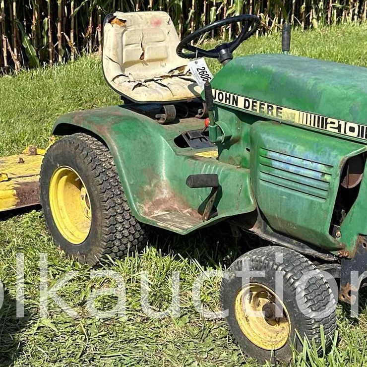JOHN DEERE 210