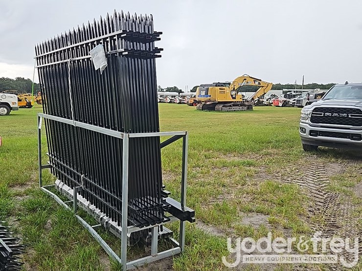 unused-7x10-steel-fence-panels-w/posts-(15-of)-image-4