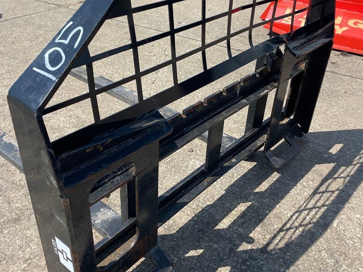 giyi-skidloader-pallet-forks-image-4