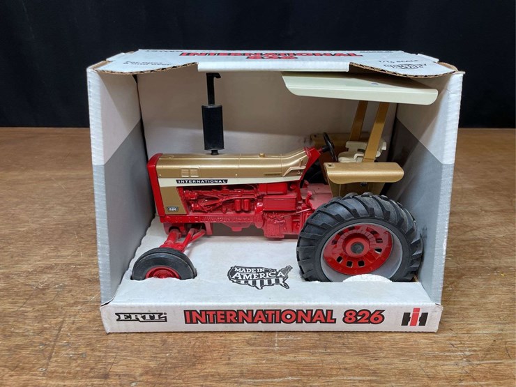 1/16-ih-826-gold-demonstrator-collector-nib-ertl-image-1