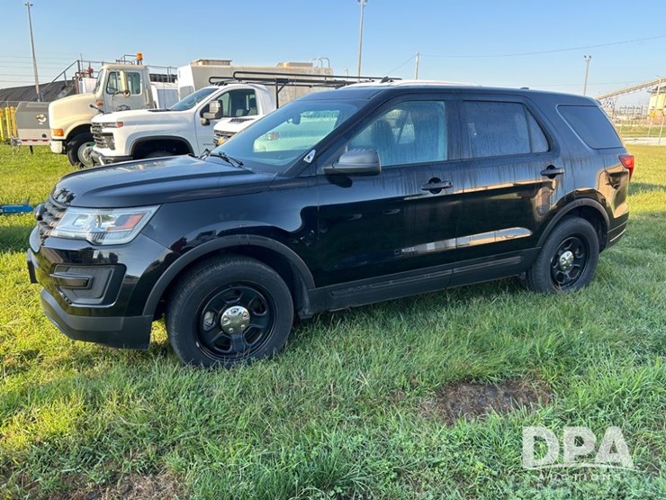 2018-ford-explorer-image-2