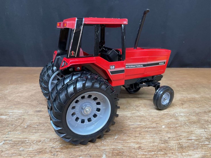 1/16-ih-5288-1981-kansas-city-nib-ertl-image-8