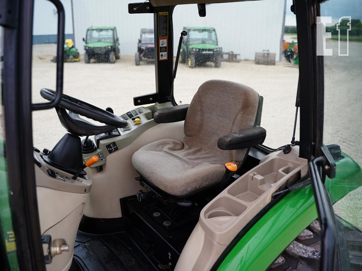 2007-john-deere-3320-image-34