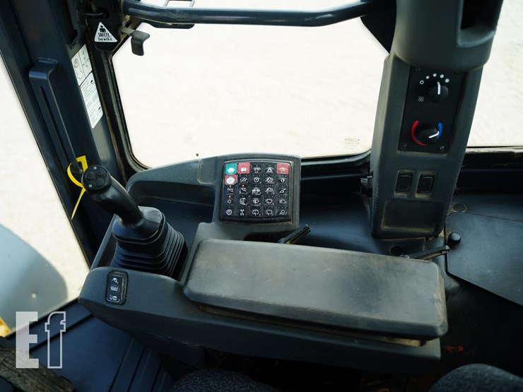 2015-deere-544k-image-36