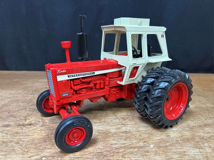 1/16-ih-1256-1998-sfts-nib-ertl-image-2