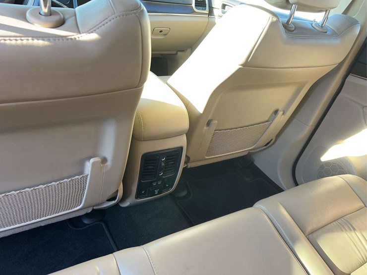 2014-jeep-grand-cherokee-limited-image-16