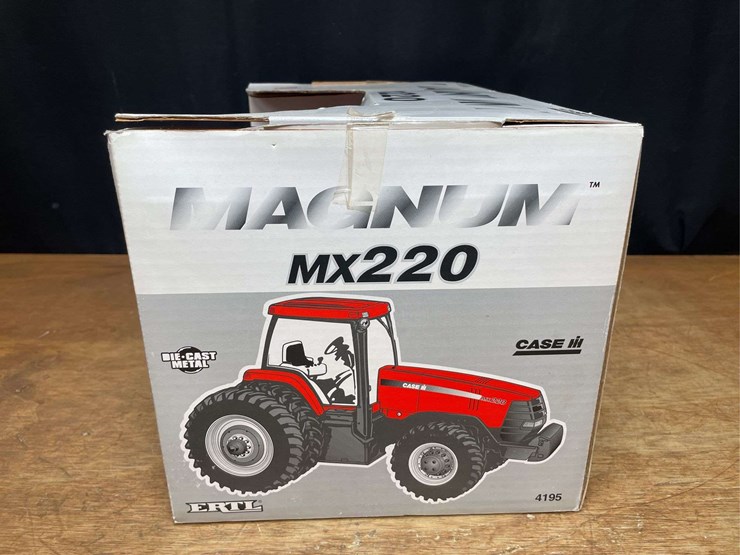 1/16-case-ih-magnum-mx220-nib-ertl-image-4