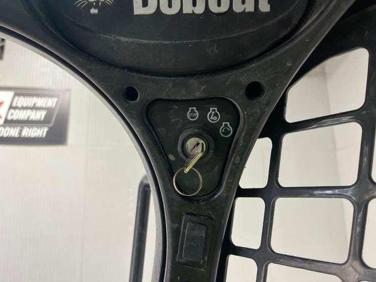 2022-bobcat-s590-image-23