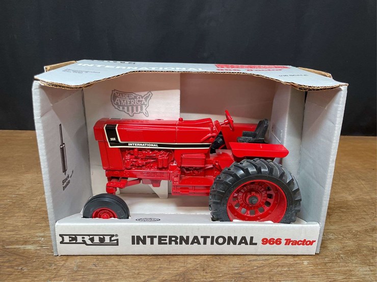 1/16-ih-966-special-edition-nib-ertl-image-1