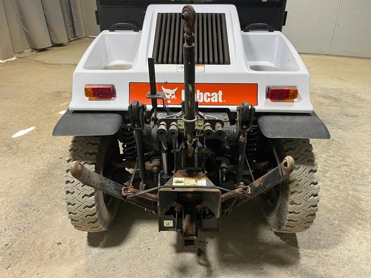 bobcat-5610-toolcat-utility-vehicle-image-15