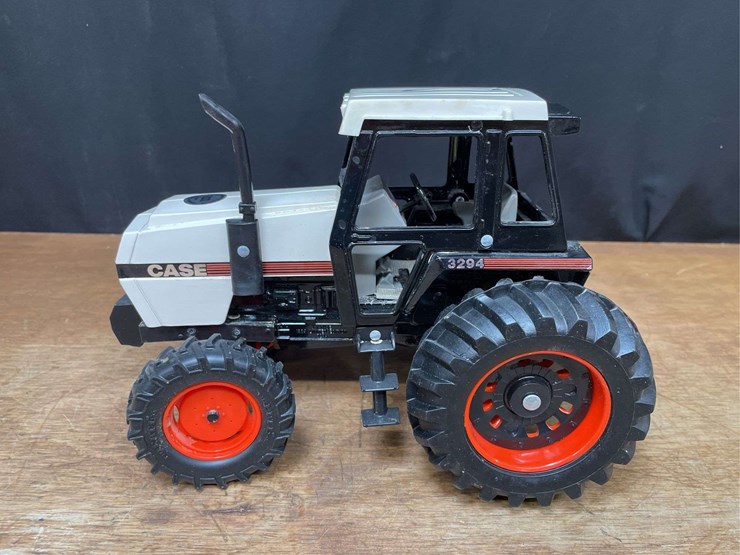 1/16-case-3294-collector-nib-ertl-image-3