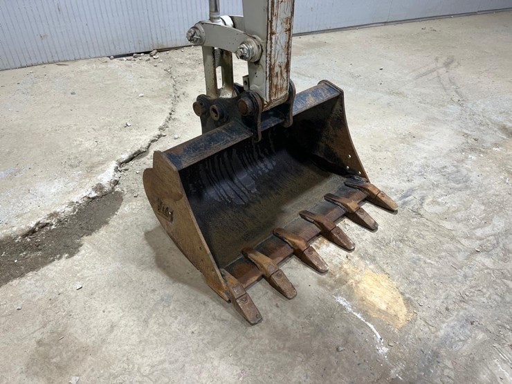 2023-takeuchi-tb335r-image-9