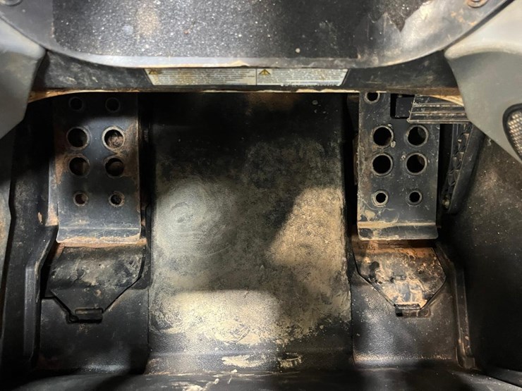 2022-bobcat-t770-image-32