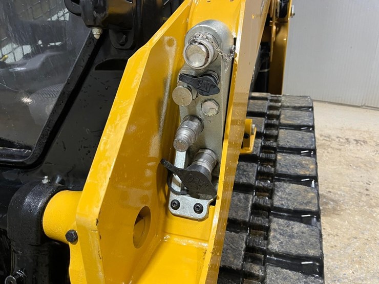 2024-caterpillar-255-skid-steer-loader-image-11