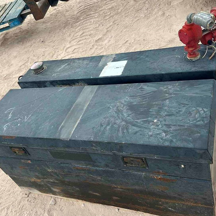 100 GAL FUEL TANK W/ PUMP TOOLBOX COMBO