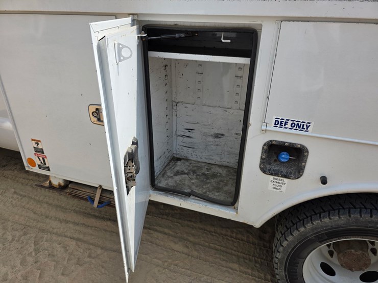 2015-ford-f550-image-16