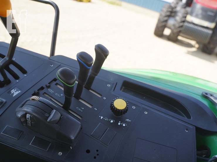 2013-john-deere-6125m-image-20