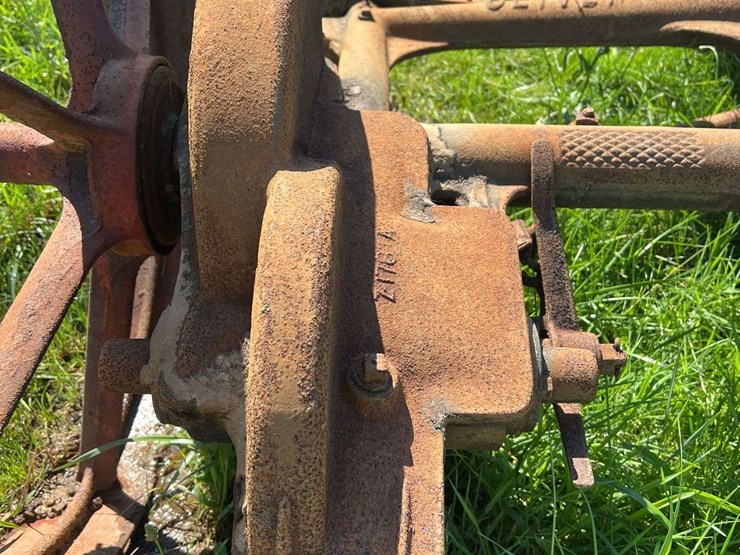 oliver-horse-drawn-sickle-mower-image-18