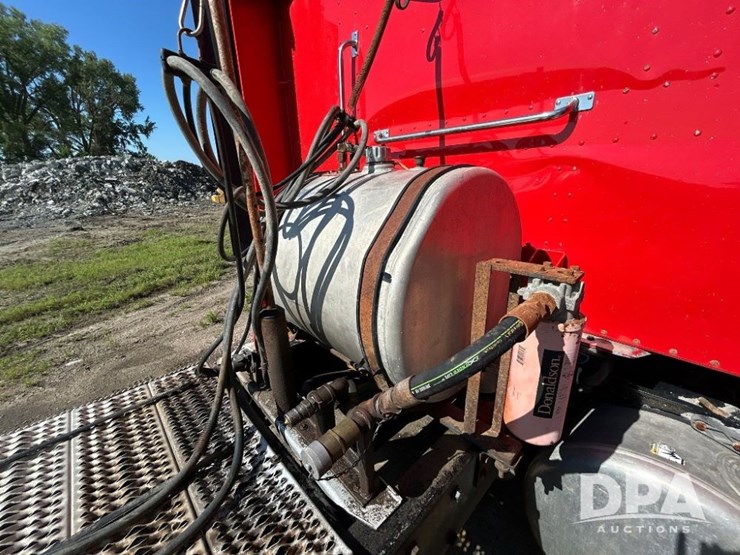 2007-peterbilt-387-image-27