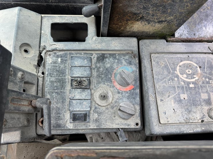caterpillar-914g-image-28