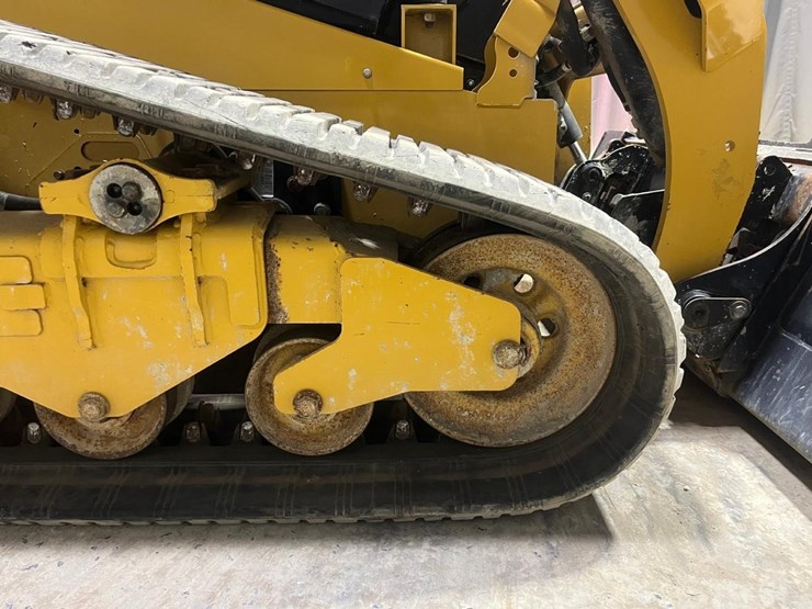 2023-caterpillar-259d3-image-23