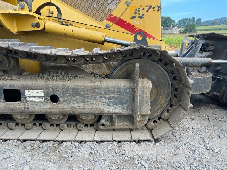new-holland-d70-crawler-dozer-image-19