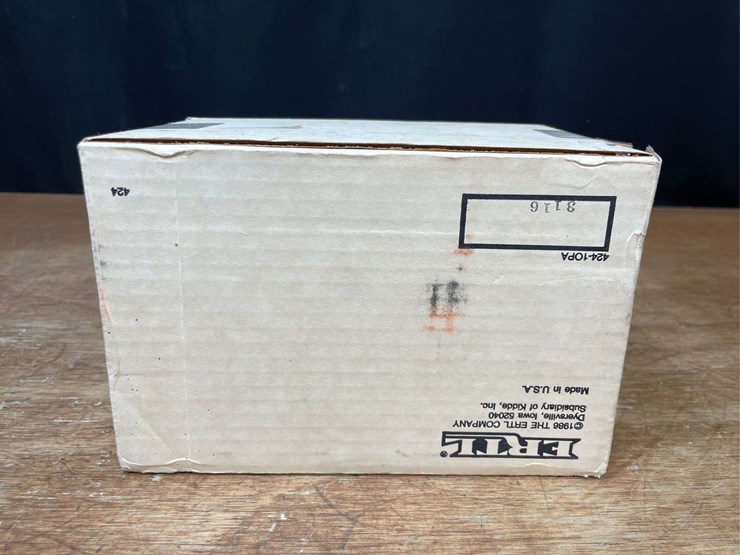 1/16-ford-961-1986-nfts-nib-ertl-image-16