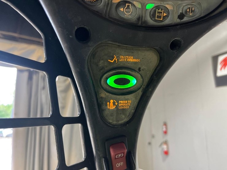 2022-bobcat-s590-image-19
