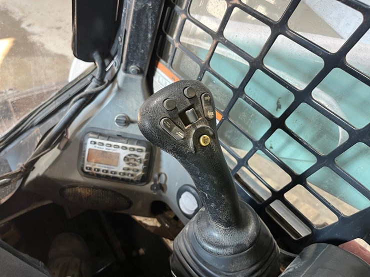 2015-bobcat-t770-image-36