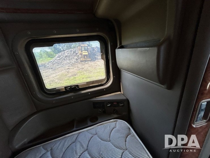 2007-peterbilt-387-image-73
