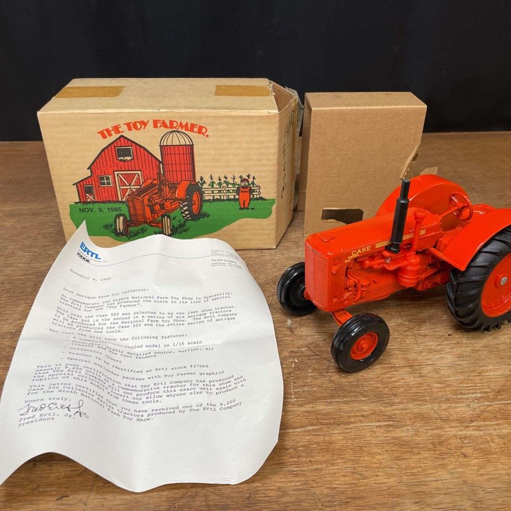 1/16 Case 500 1985 NFTS NIB Ertl