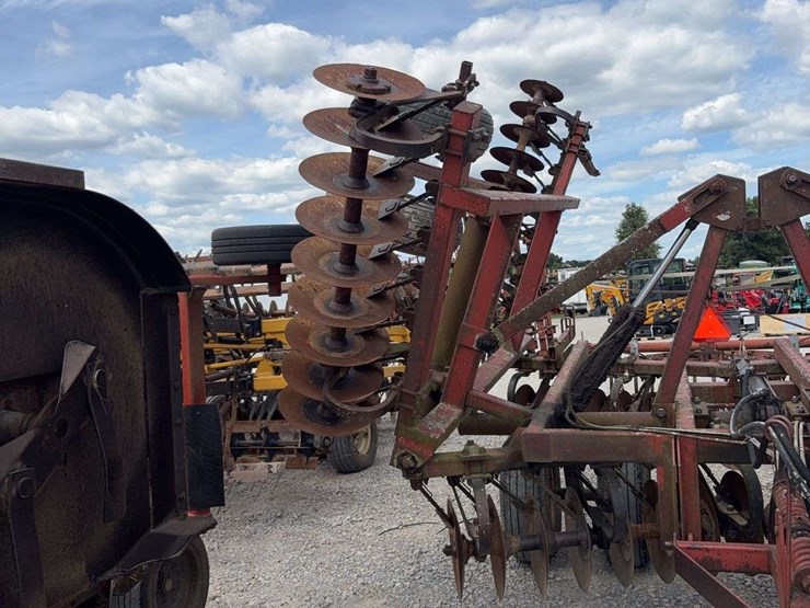 hesston-2440-image-4