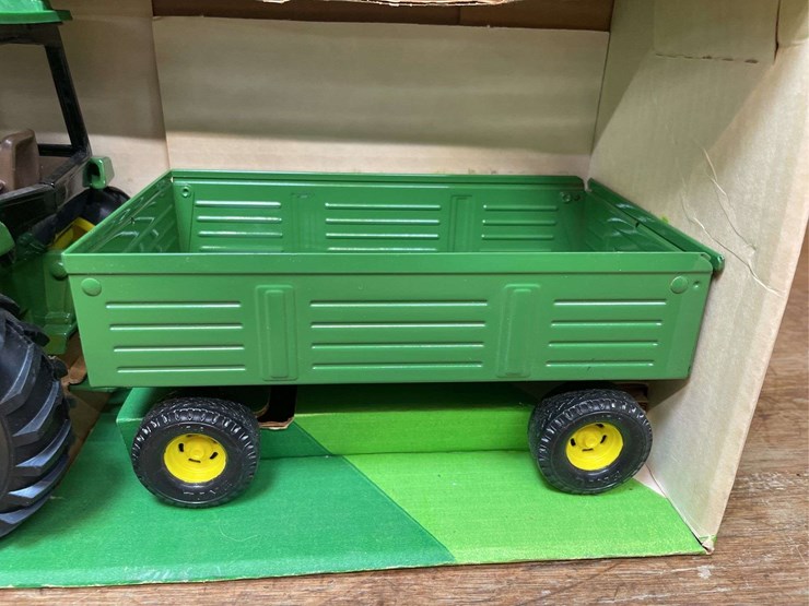 1/16-john-deere-2550-+-wagon-set-nib-ertl-image-3