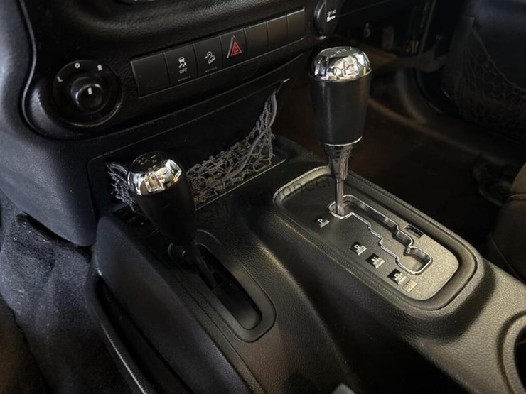 2017-jeep-wrangler-image-19