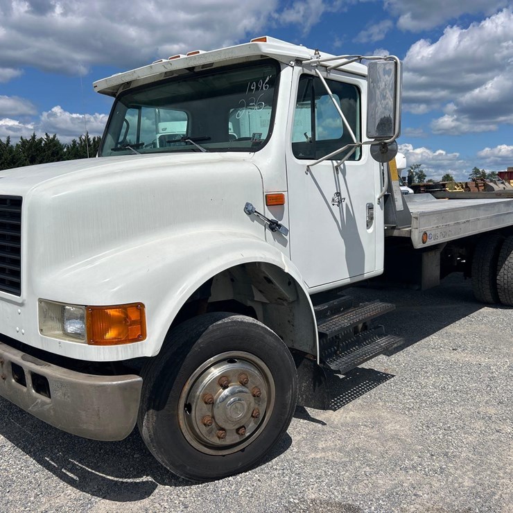 1996 INTERNATIONAL 4700