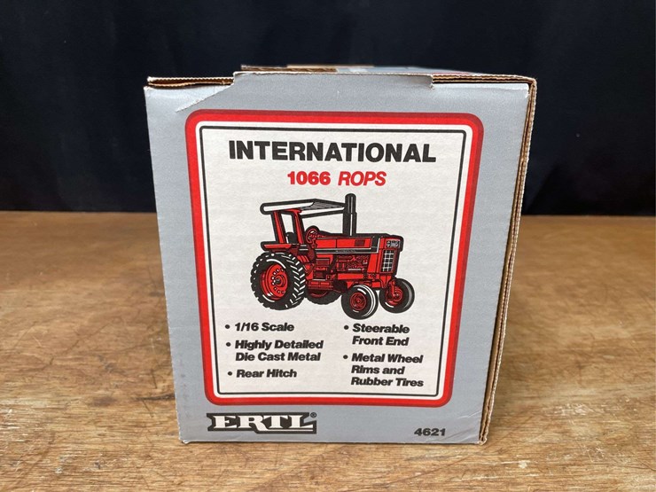 1/16-ih-1066-special-edition-nib-ertl-image-5