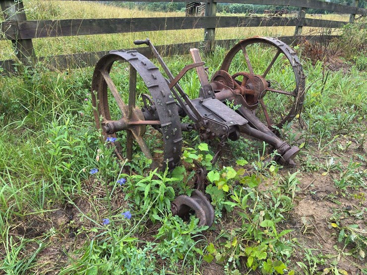 massey-harris-no.-33-sickle-mower-image-1