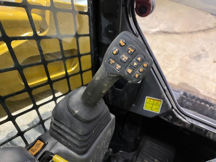 2024-caterpillar-255-skid-steer-loader-image-30