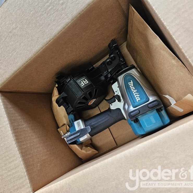 Makita 1 3/4" Roofing Coil Pneumatic Nailer, AN454 (1Yr Factory Warranty)