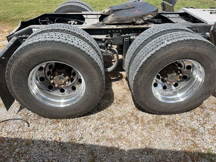 2016-peterbilt-579-image-17