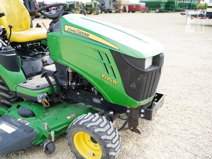 2019-john-deere-1025r-image-15
