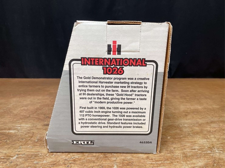 1/16-ih-1026-gold-demonstrator-collector-nib-ertl-image-5