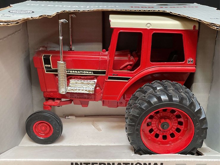 1/16-ih-1568-nib-ertl-image-2