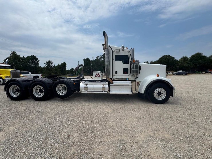 2020-kenworth-w900l-image-8