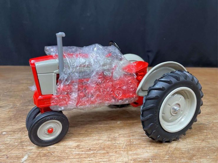 1/16-ford-961-1986-nfts-nib-ertl-image-2