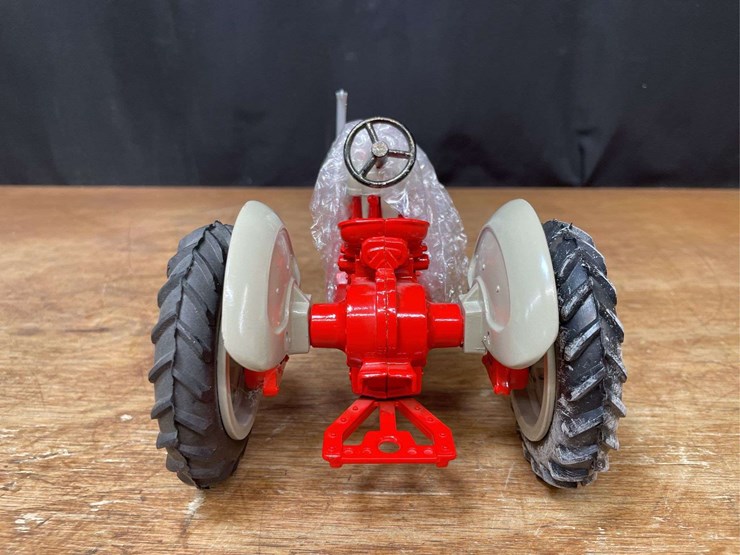1/16-ford-961-1986-nfts-nib-ertl-image-6