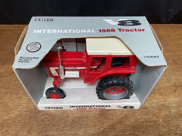 1/16-ih-1568-nib-ertl-image-2